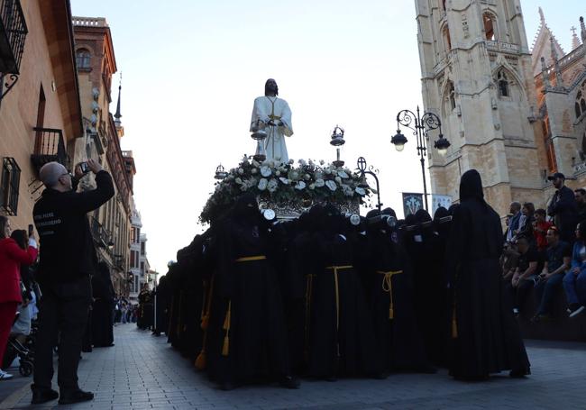 Paso de la Cofradía de Nuestro Padre Jesús Nazareno de La Bañeza.