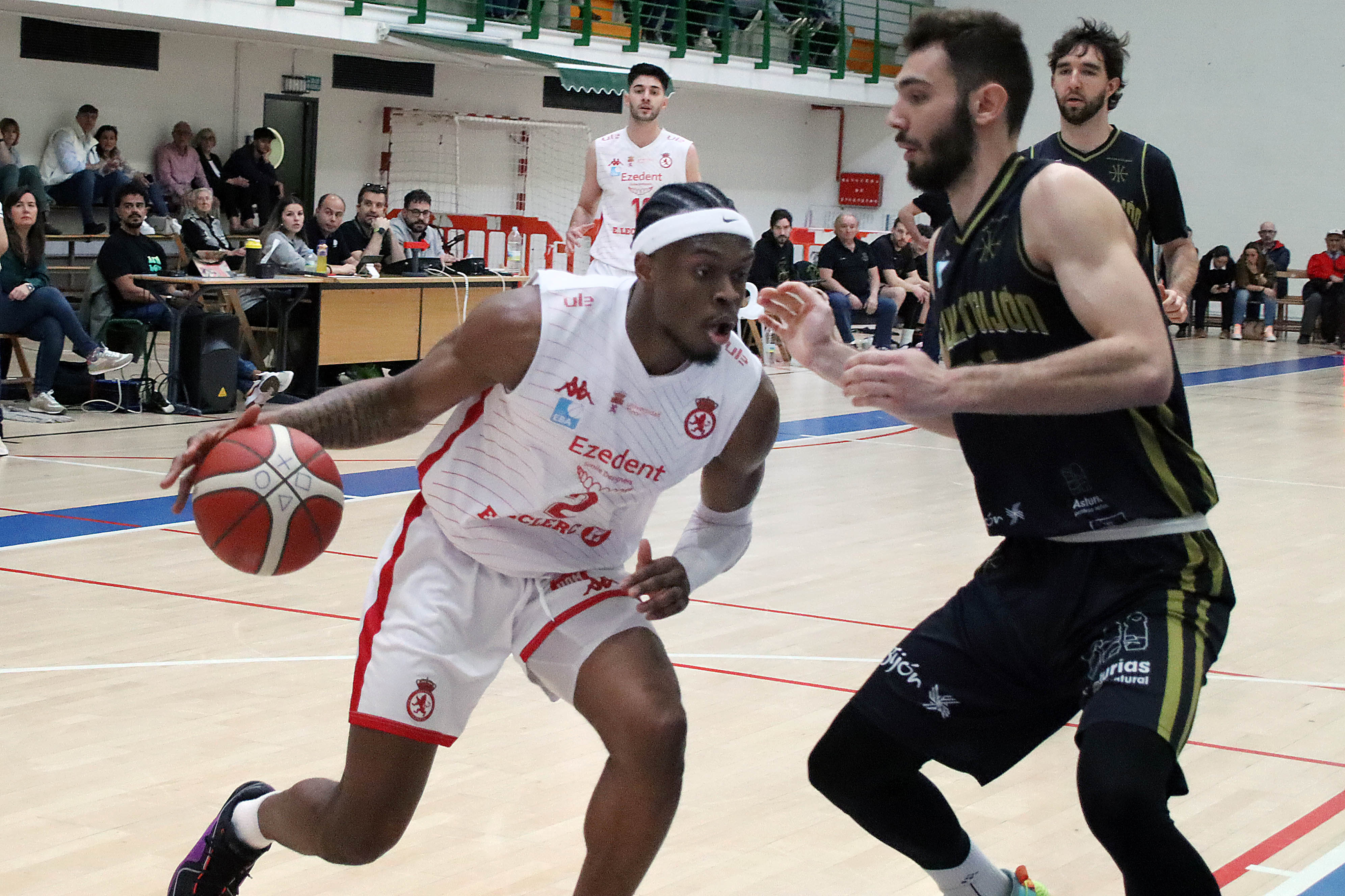 Imágenes del Cultural de Baloncesto 87- 65 Círculo Gijón