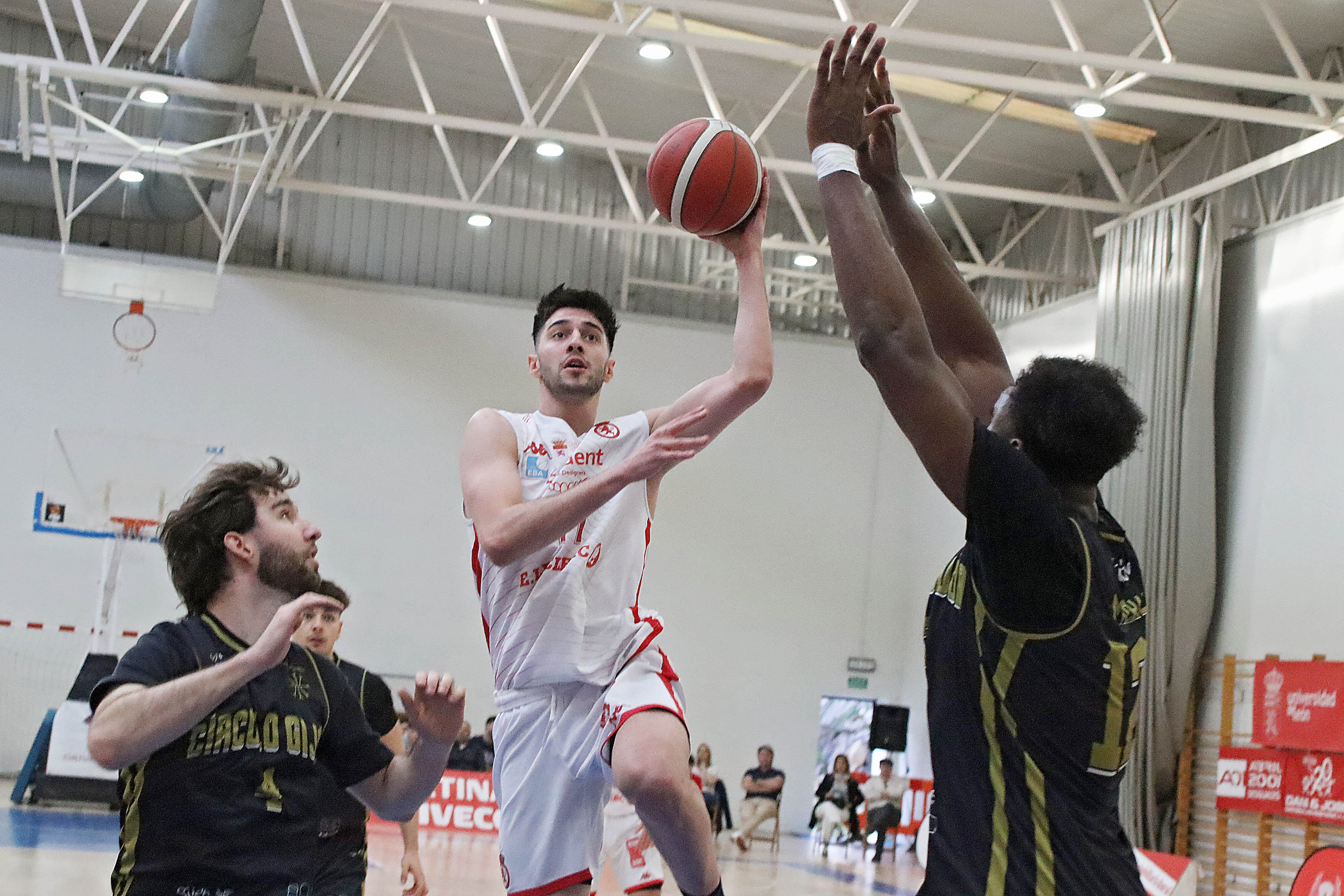 Imágenes del Cultural de Baloncesto 87- 65 Círculo Gijón