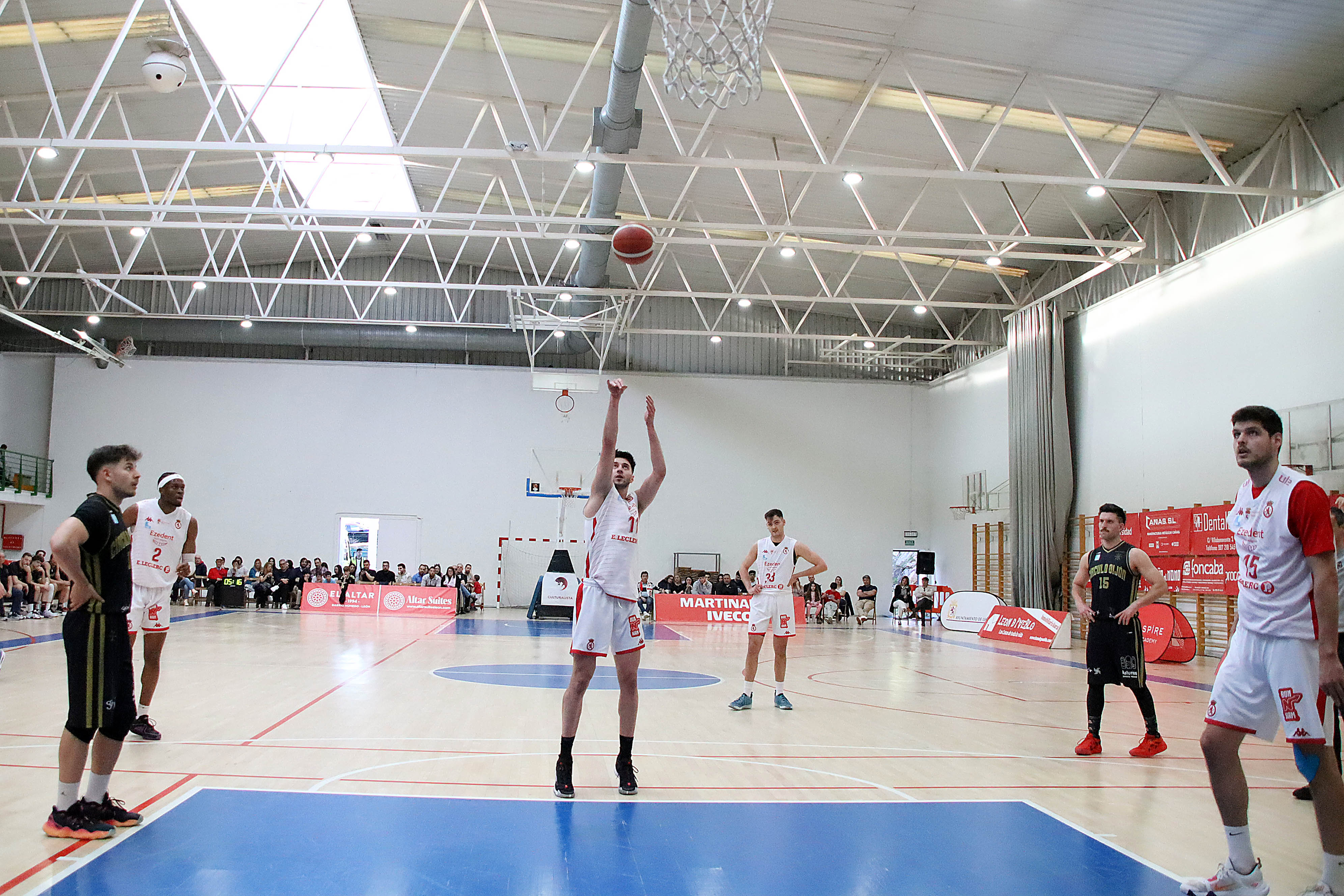 Imágenes del Cultural de Baloncesto 87- 65 Círculo Gijón