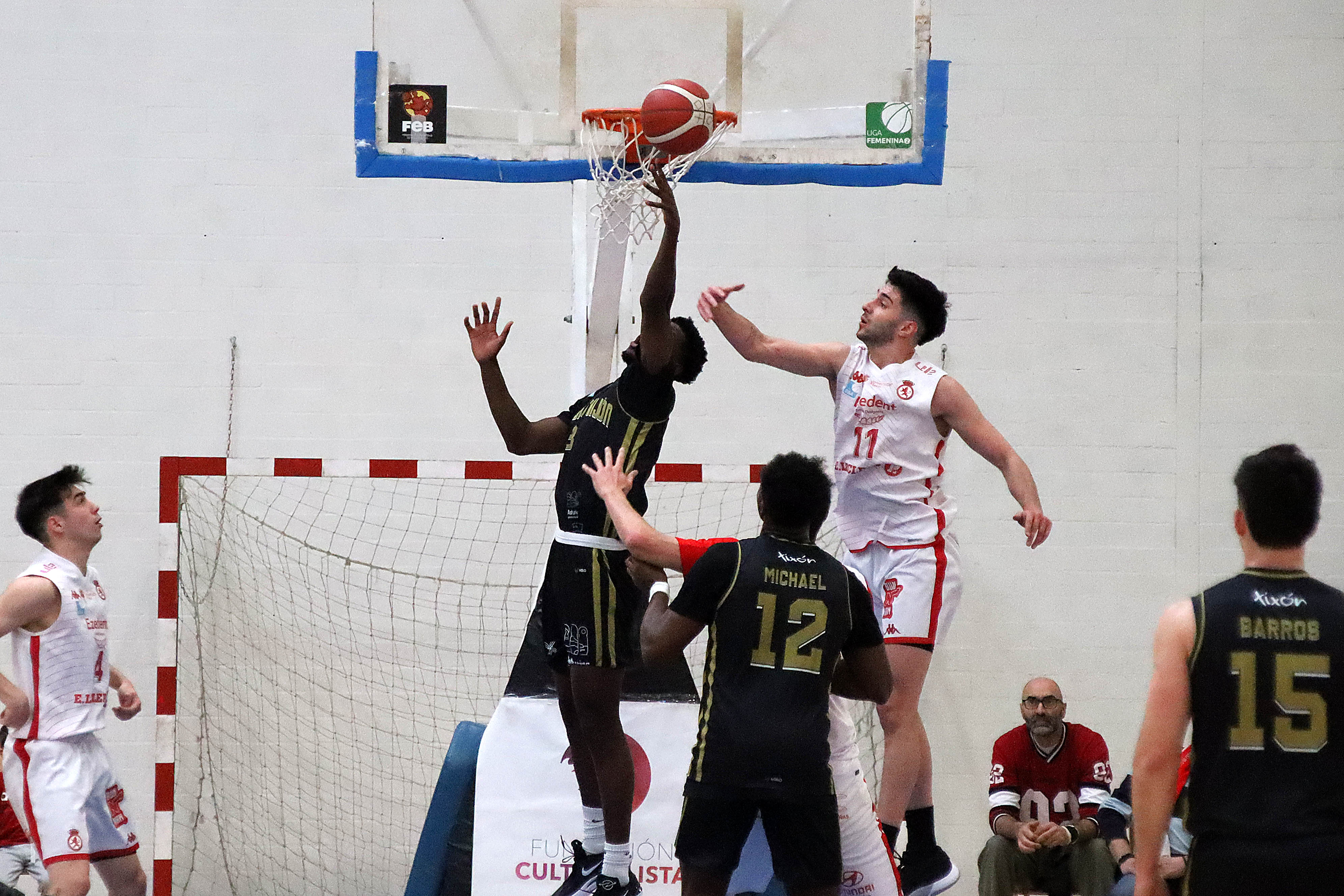 Imágenes del Cultural de Baloncesto 87- 65 Círculo Gijón