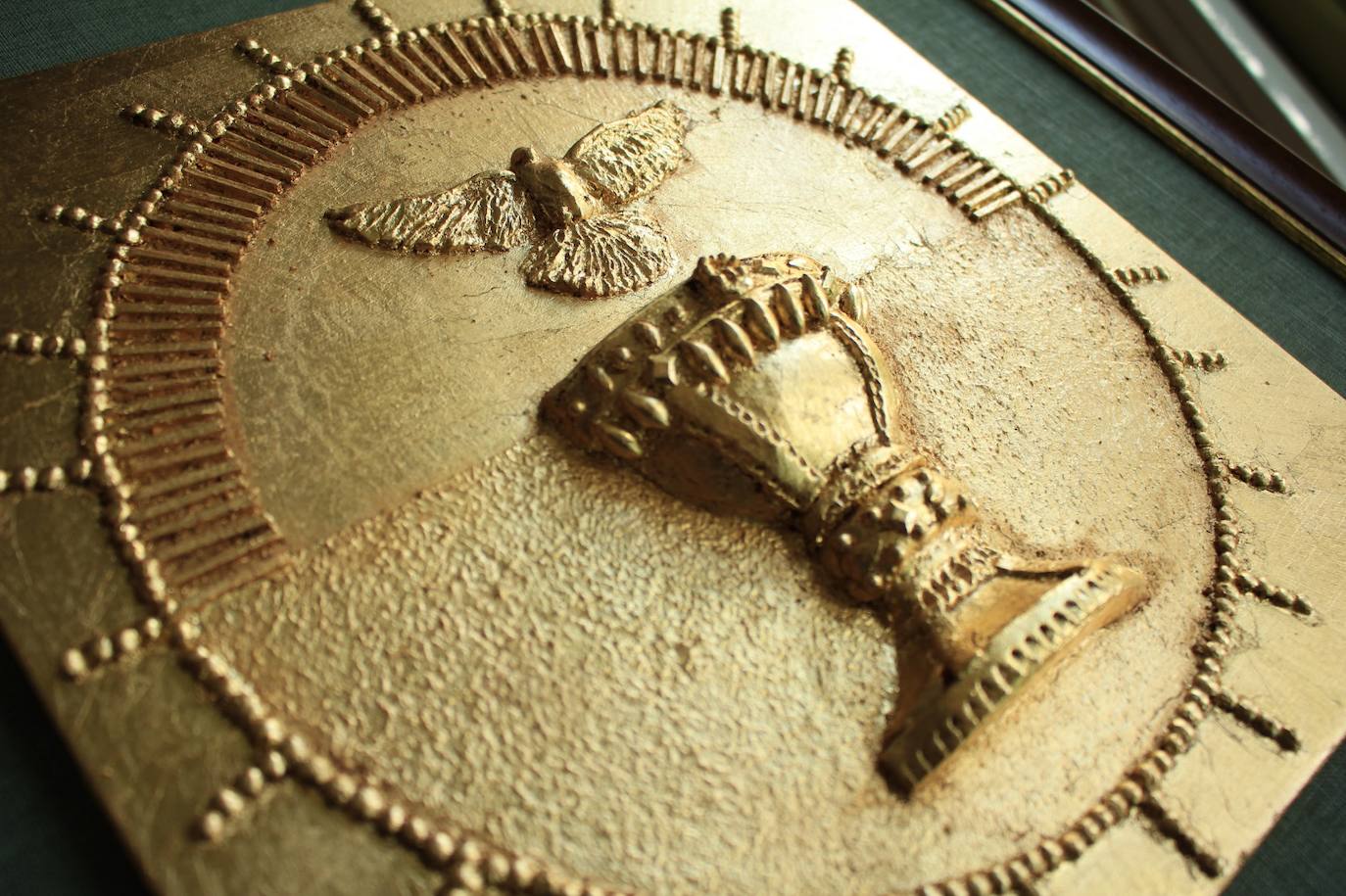 El retablo de la iglesia de Renueva representa los 20 misterios del rosario