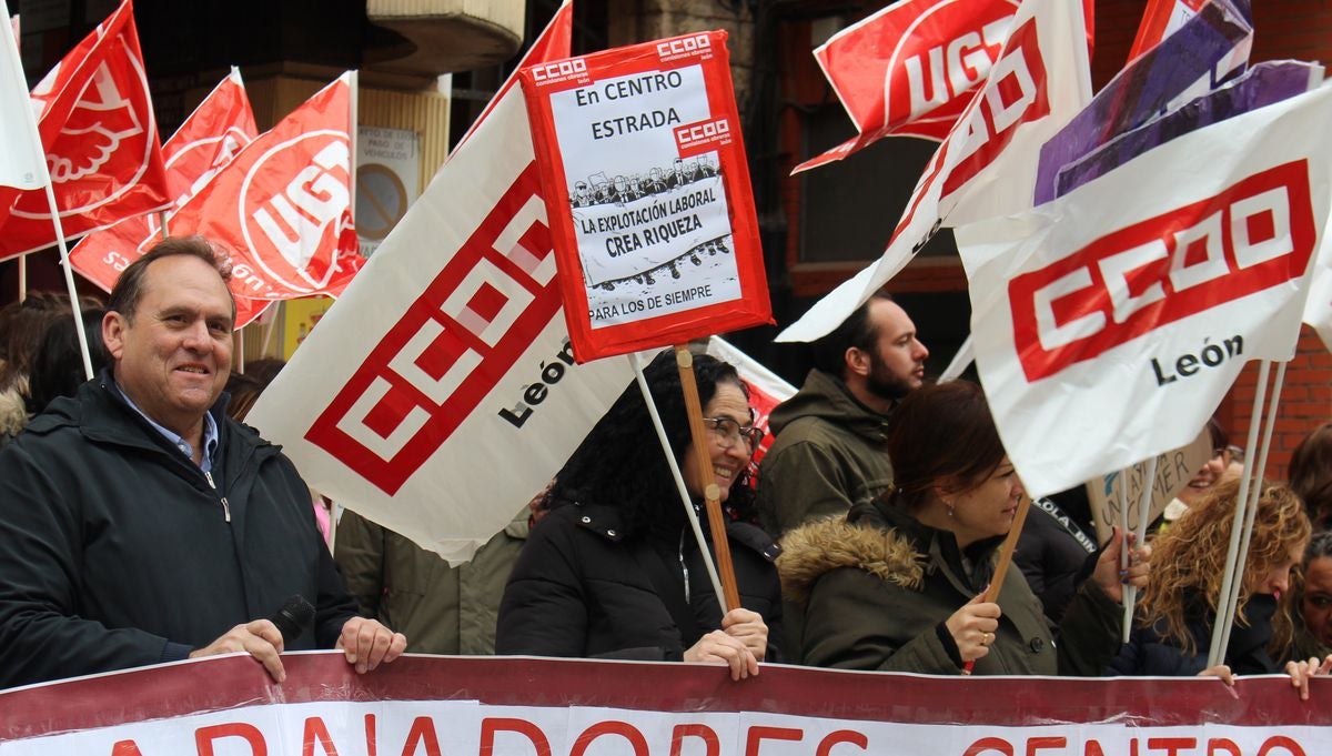 Tercera jornada de huelga de la plantilla del Centro Estrada de León