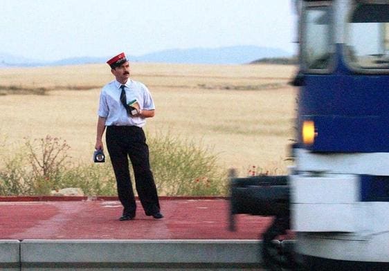 Imagen de archivo de un jefe de estación en la vía estrecha.