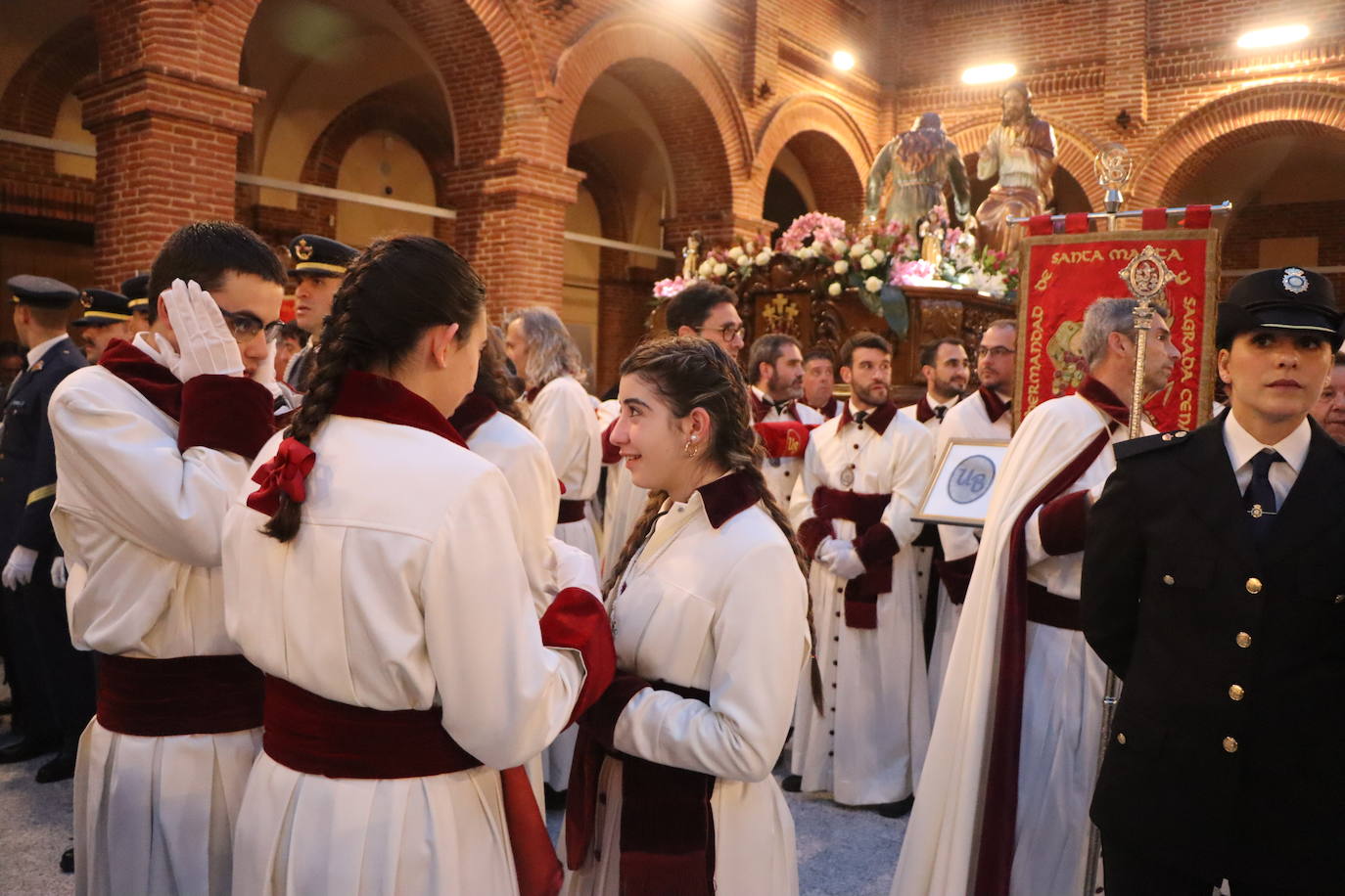 Las imágenes de la suspensión de la Sagrada Cena