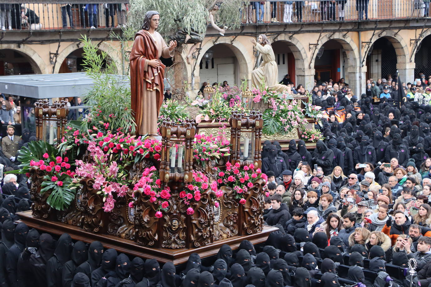 Las mejores imágenes del Encuentro en la Procesión de los Pasos