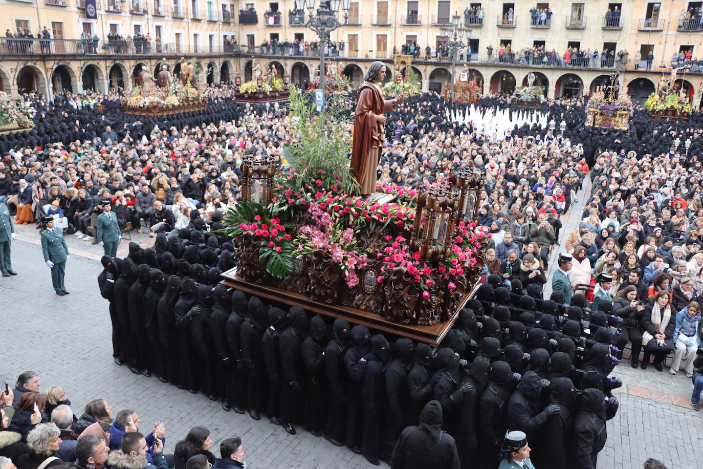 Las mejores imágenes del Encuentro en la Procesión de los Pasos