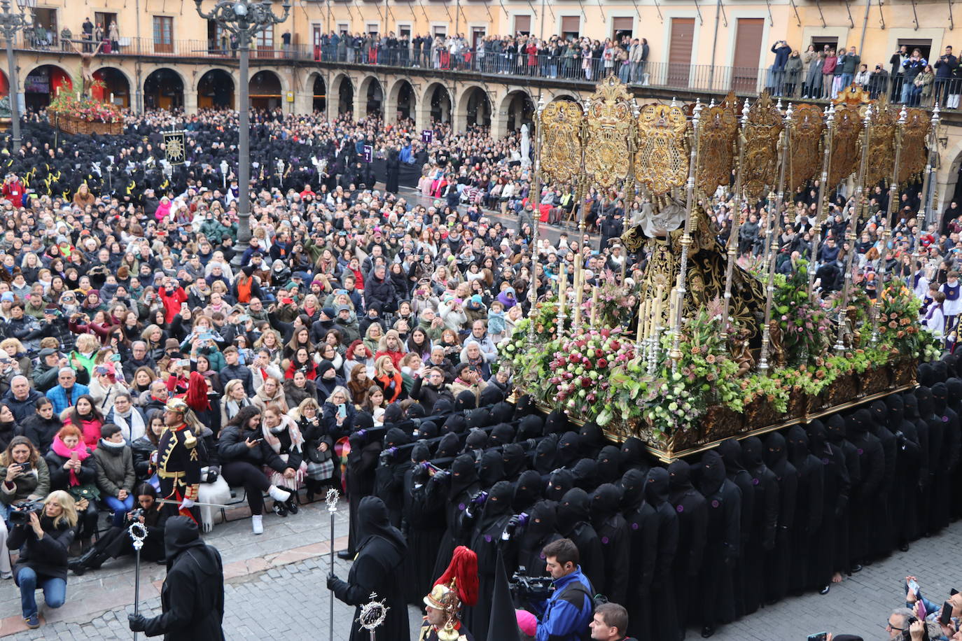 Las mejores imágenes del Encuentro en la Procesión de los Pasos