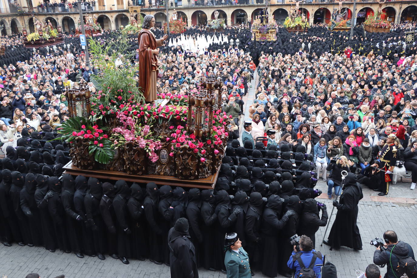 Las mejores imágenes del Encuentro en la Procesión de los Pasos