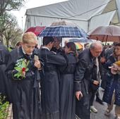 La lluvia agua la devoción de la tarde de Viernes Santo