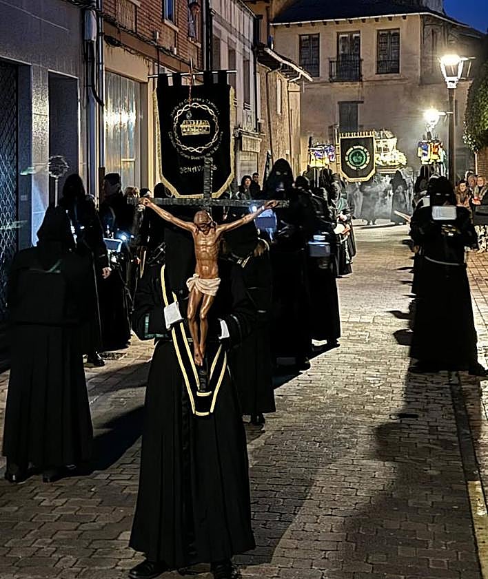 Imagen secundaria 2 - Viernes Santo en Benavides de Órbigo