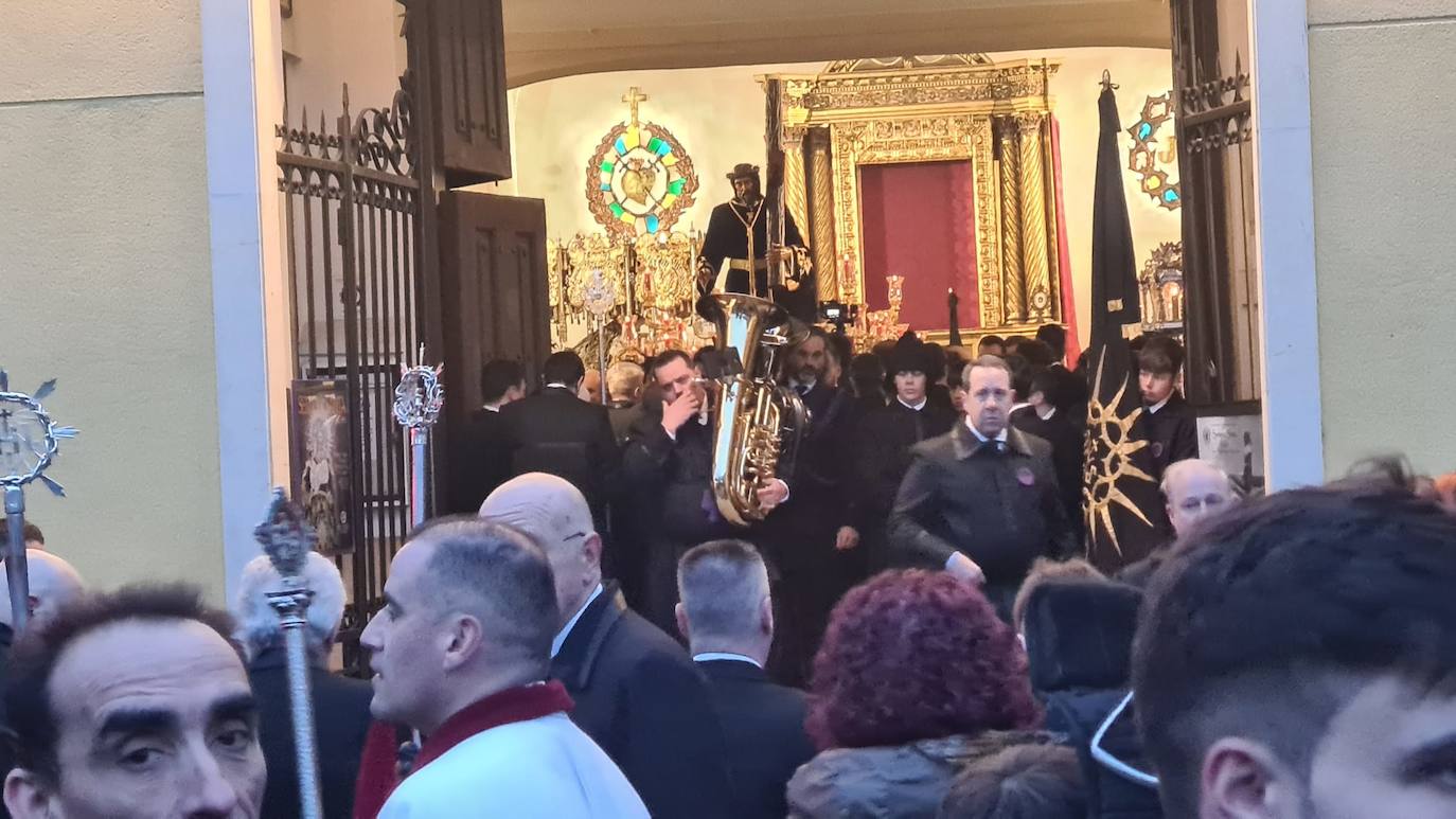 Salida de la procesión de Los Pasos