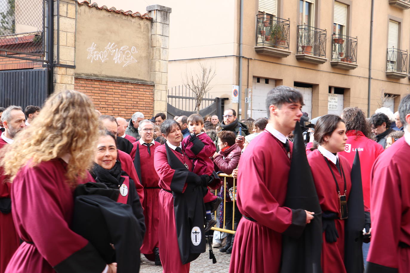 Procesión del santo Cristo del Desenclavo en León