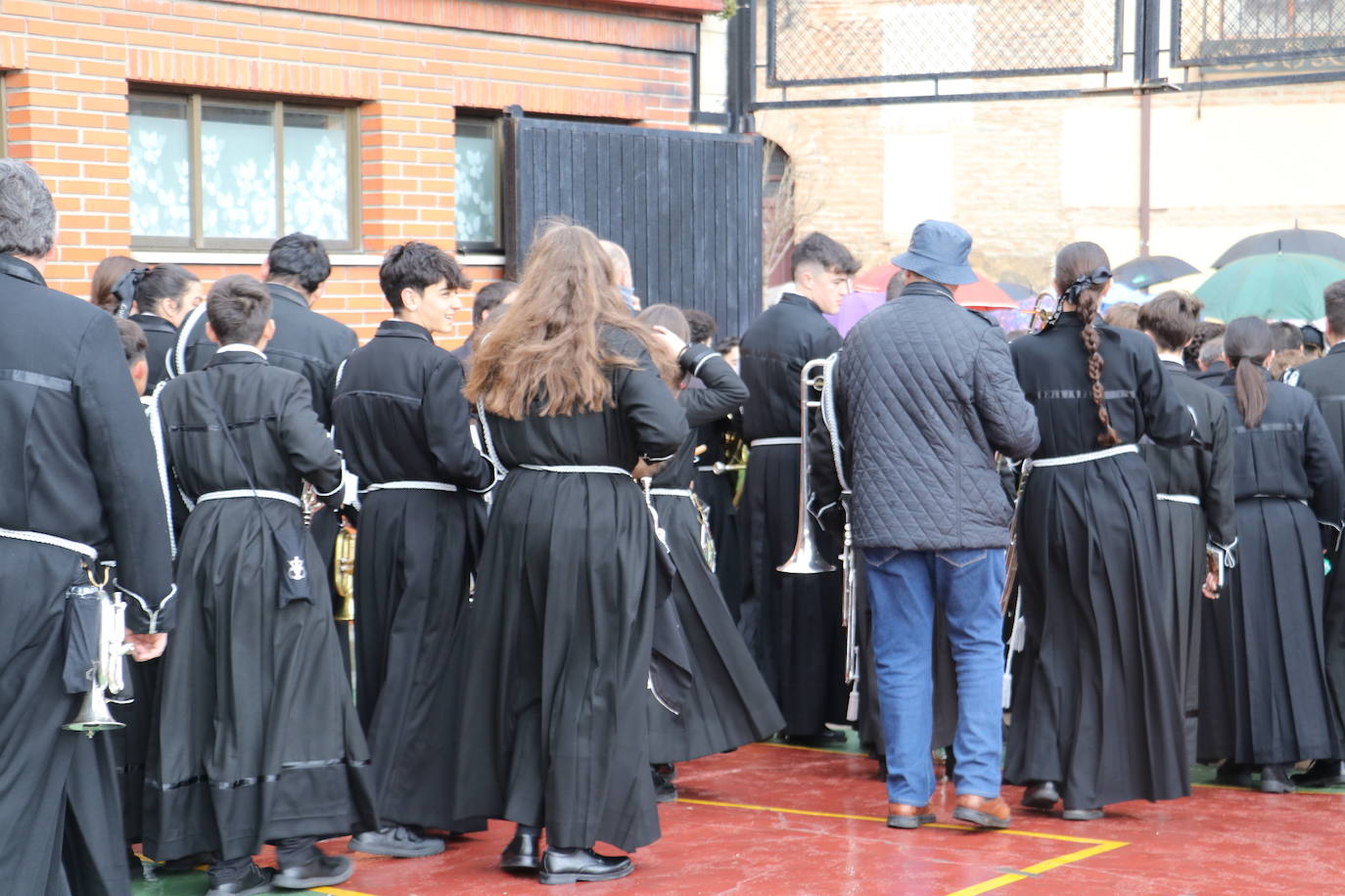 Procesión del santo Cristo del Desenclavo en León