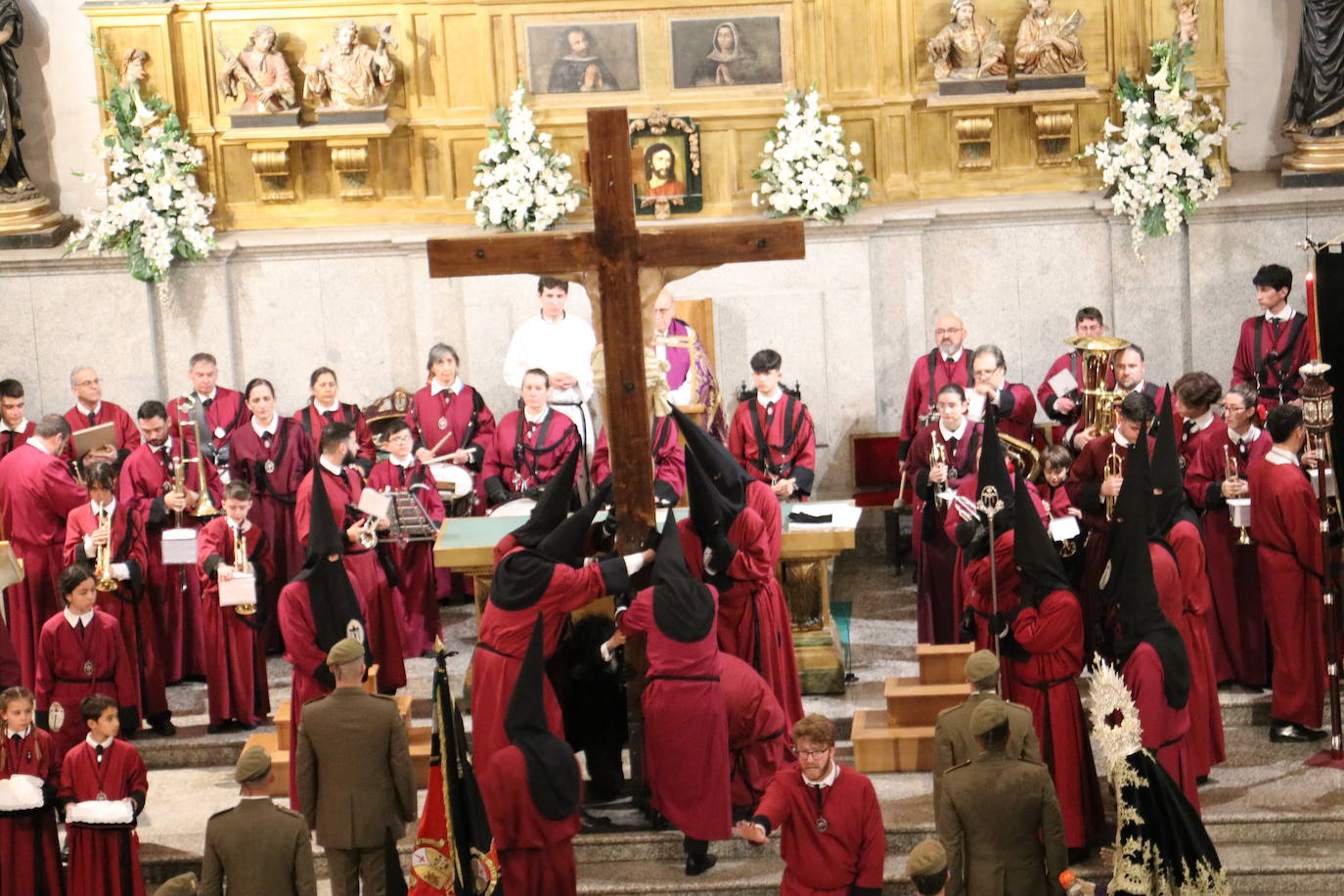 Procesión del santo Cristo del Desenclavo en León