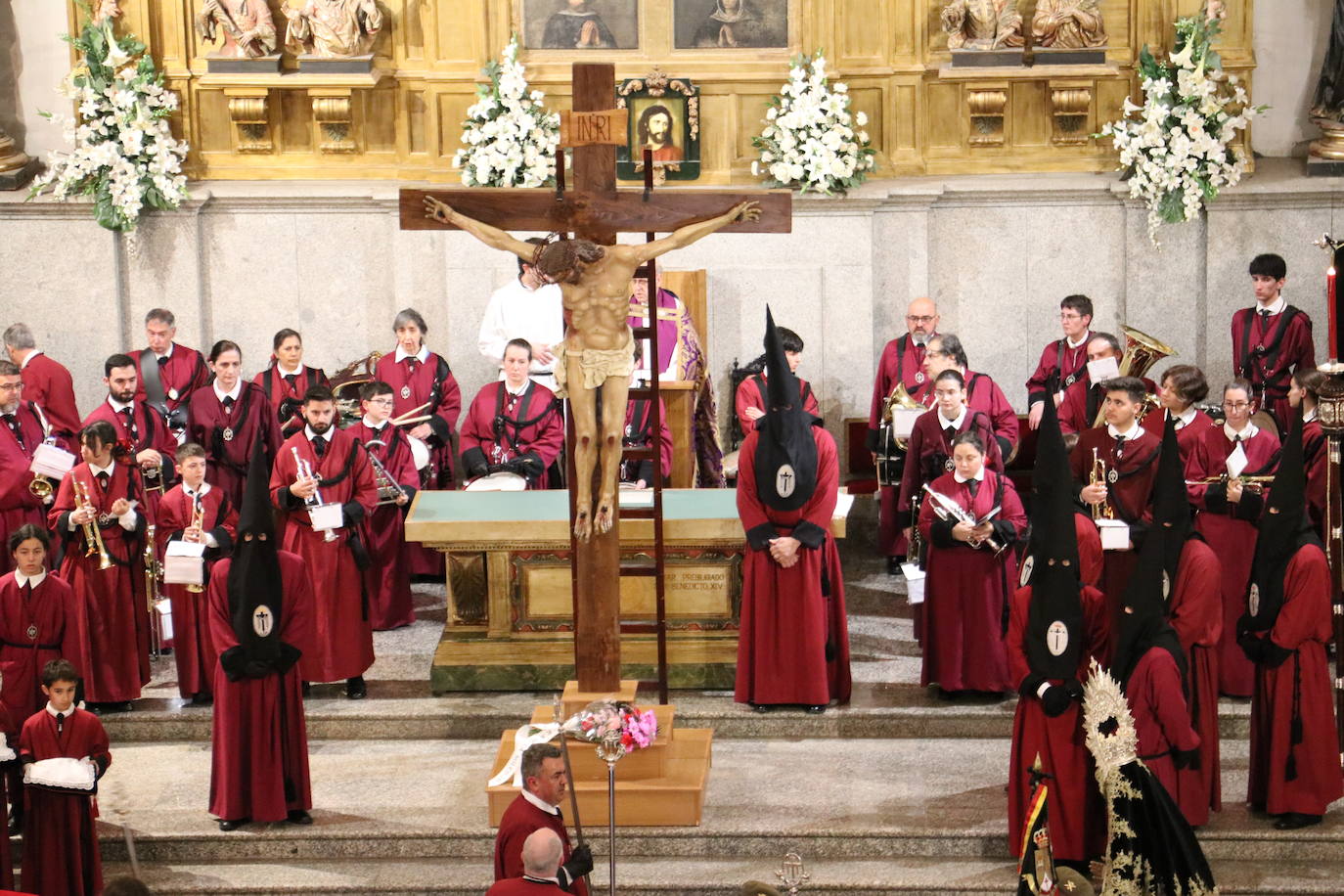 Procesión del santo Cristo del Desenclavo en León