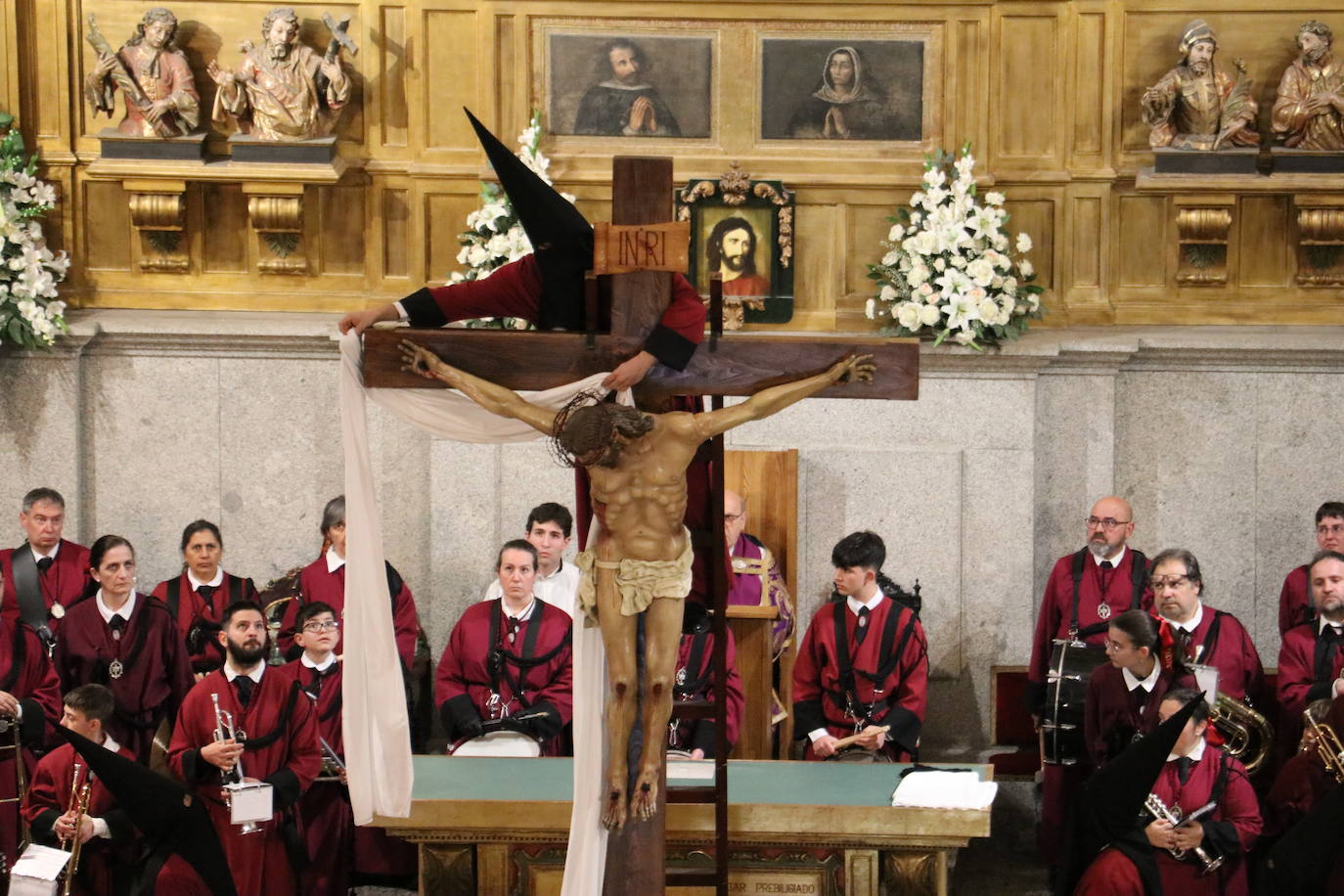 Procesión del santo Cristo del Desenclavo en León