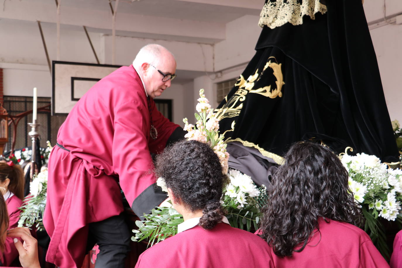 Procesión del santo Cristo del Desenclavo en León