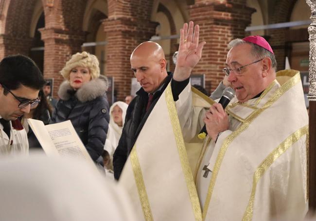 El alcalde de León asiste al acto que celebró Santa Marta tras la suspensión.