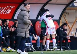 Raul Llona en un momento del partdio frente al Lugo.