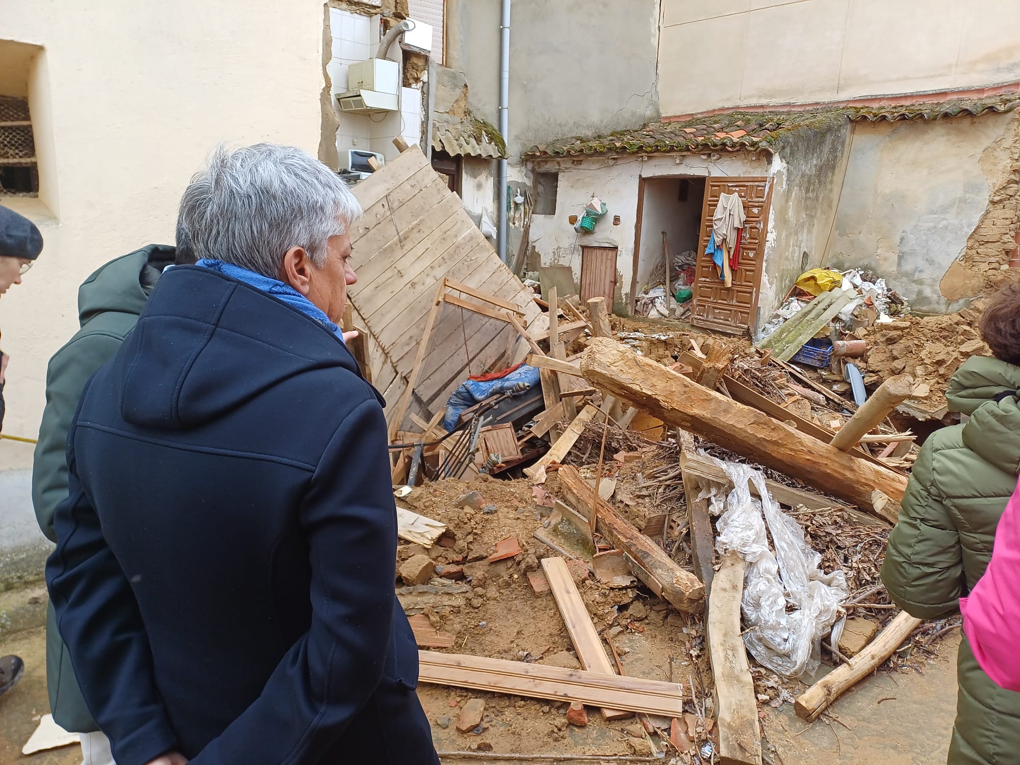 La Junta urge a apuntalar los edificios de Valderas y a radiografiar el suelo