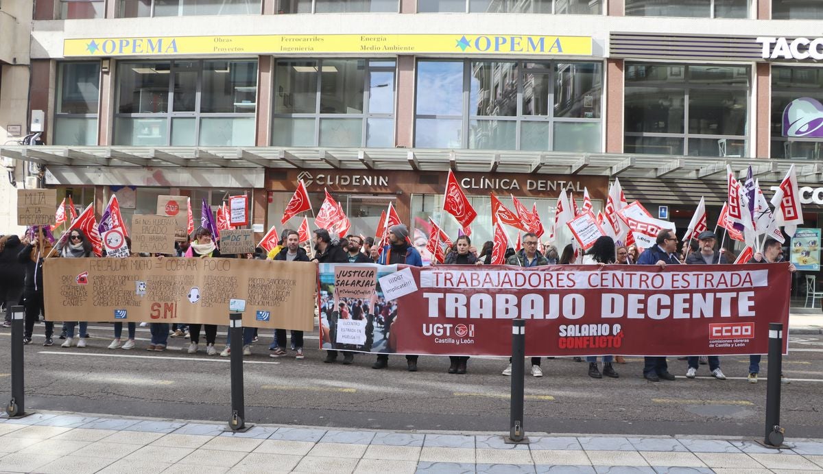 La plantilla del Centro Estrada realiza una marcha en León