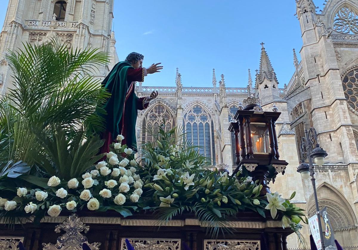 Imagen de San Juan, uno de los pasos de la Cofradía de Jesús Divino Obrero