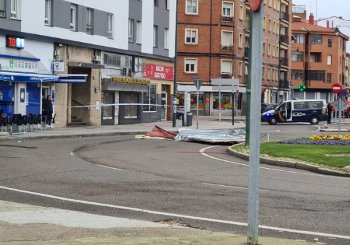 Imagen de un tejado caído por el viento durante la borrasca 'Nelson' en León.