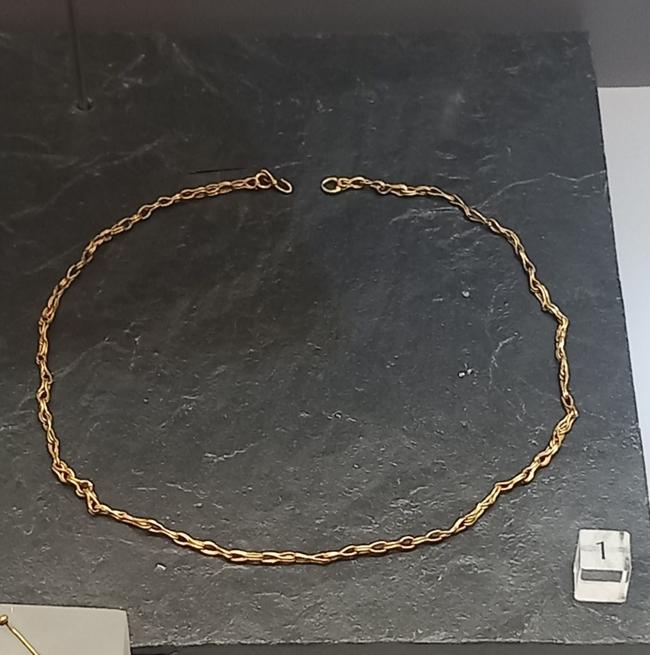 Cadena de oro del Siglo I d.C. encontrada en el solar de Pallarés.