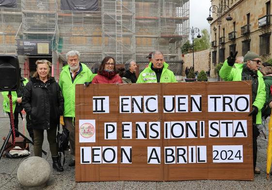 La Coordinadora Pensionista de León en la Plaza de Botines.