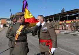 El Mando de Artillería de Campaña en Ferral del Bernesga (León) despide a su general