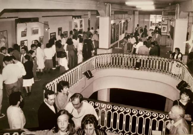 Exposición en el interior del Edificio Pallarés.