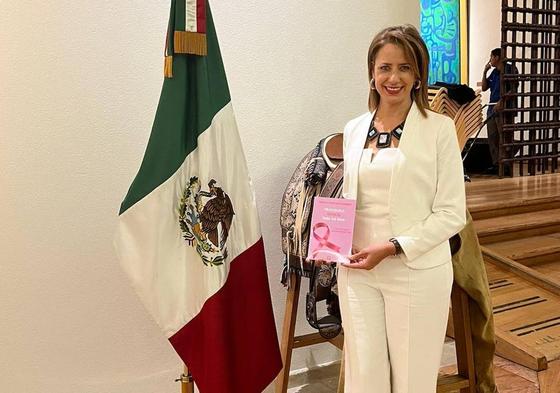 Noelia Valdueza presenta su libro en Ciudad de México.