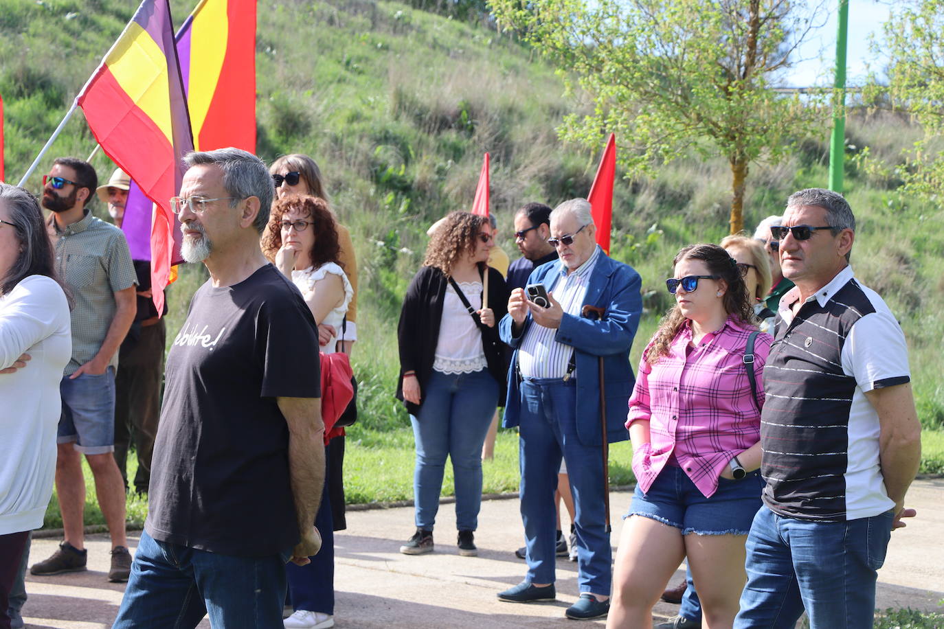 Imágenes del acto realizado en homenaje al el 93 aniversario de la segunda República.