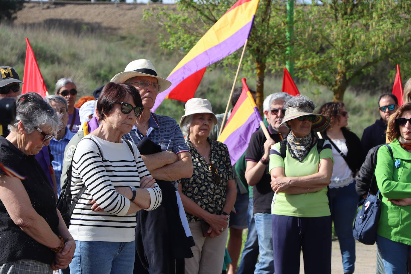 Imágenes del acto realizado en homenaje al el 93 aniversario de la segunda República.