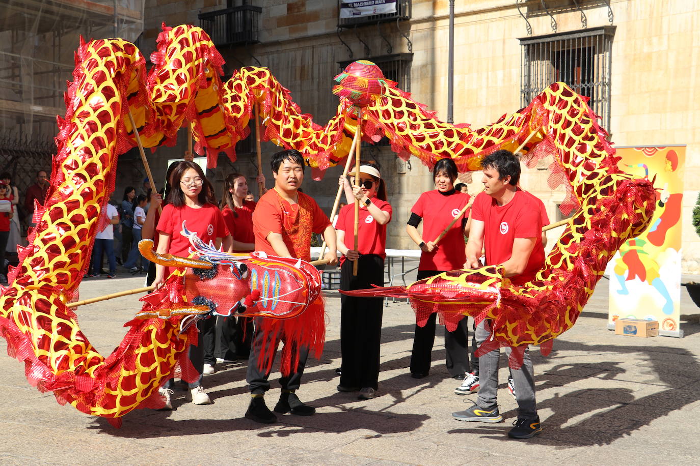 La danza del dragón chino en León