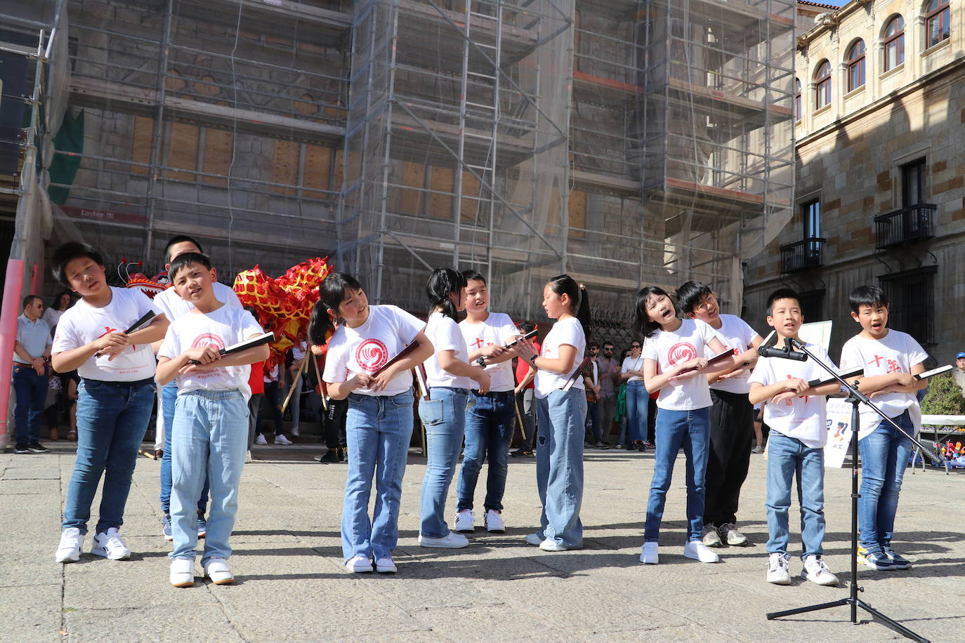 La danza del dragón chino en León