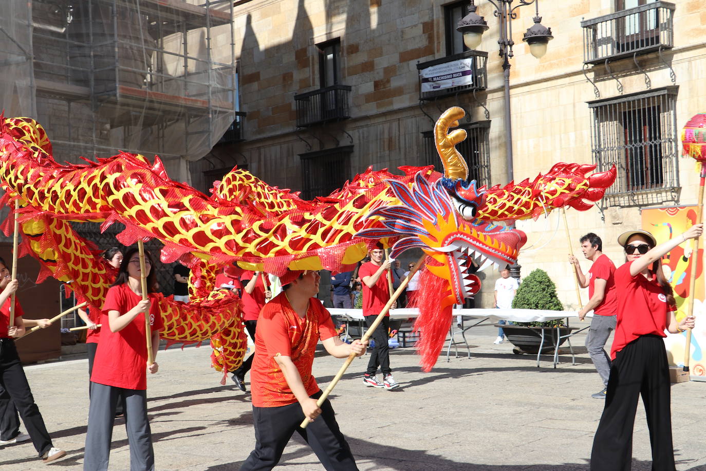 La danza del dragón chino en León