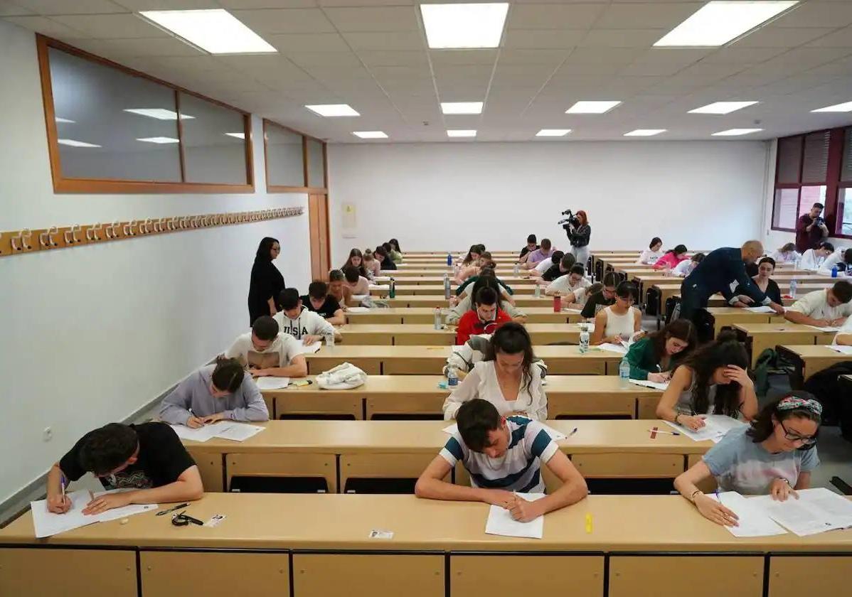 Examen de la Ebau en León.