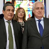 El presidente del CACyL, Julio Gabriel Sanz, y el del TSJCyL, José Luis Concepción, este martes en León.