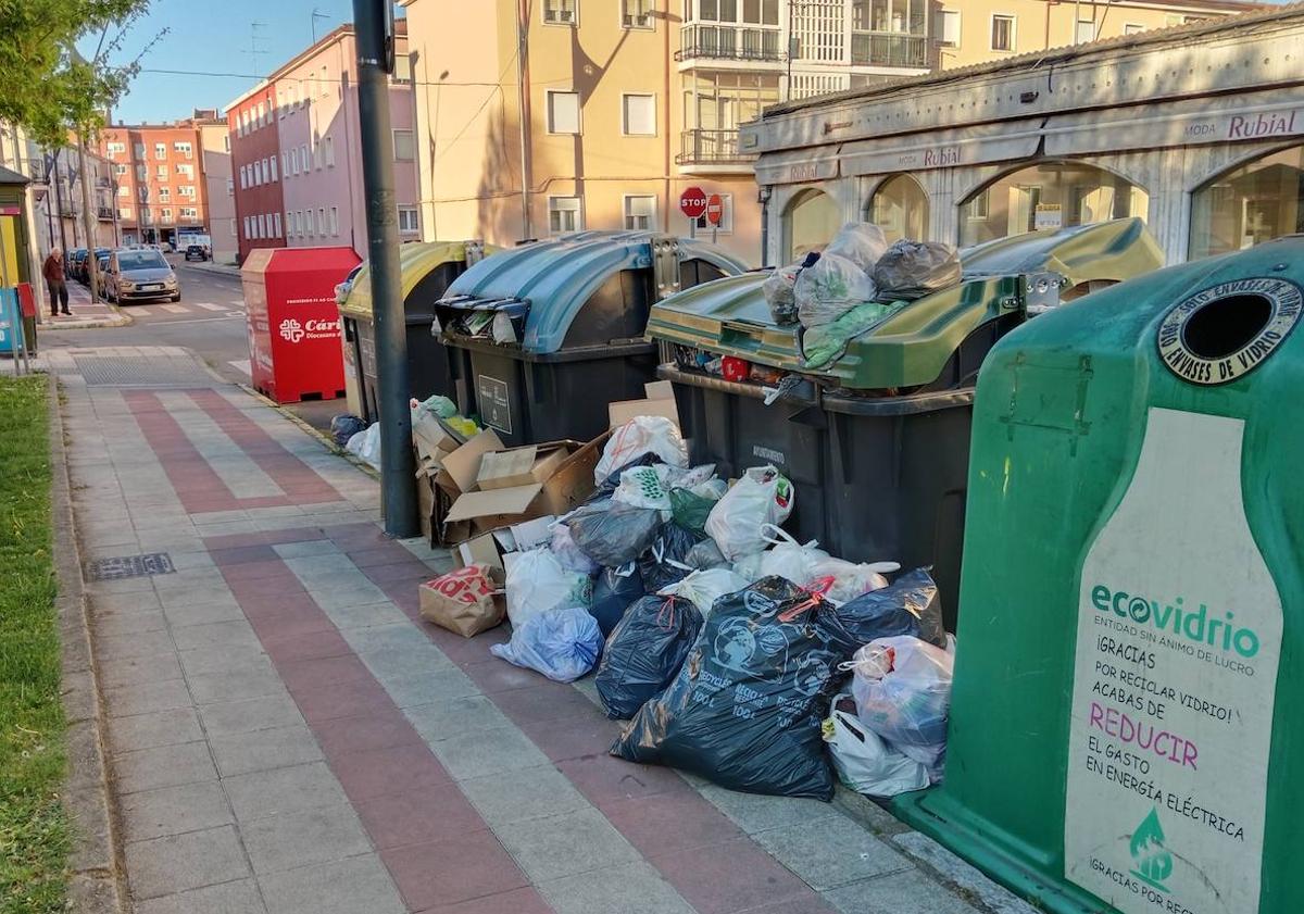 Imagen principal - Contenedores en San Andrés del Rabanedo.