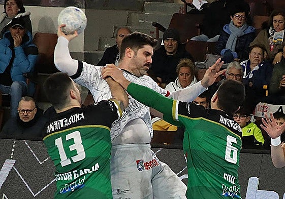 Juan Castro, en un partido de esta temporada con el Abanca Ademar.