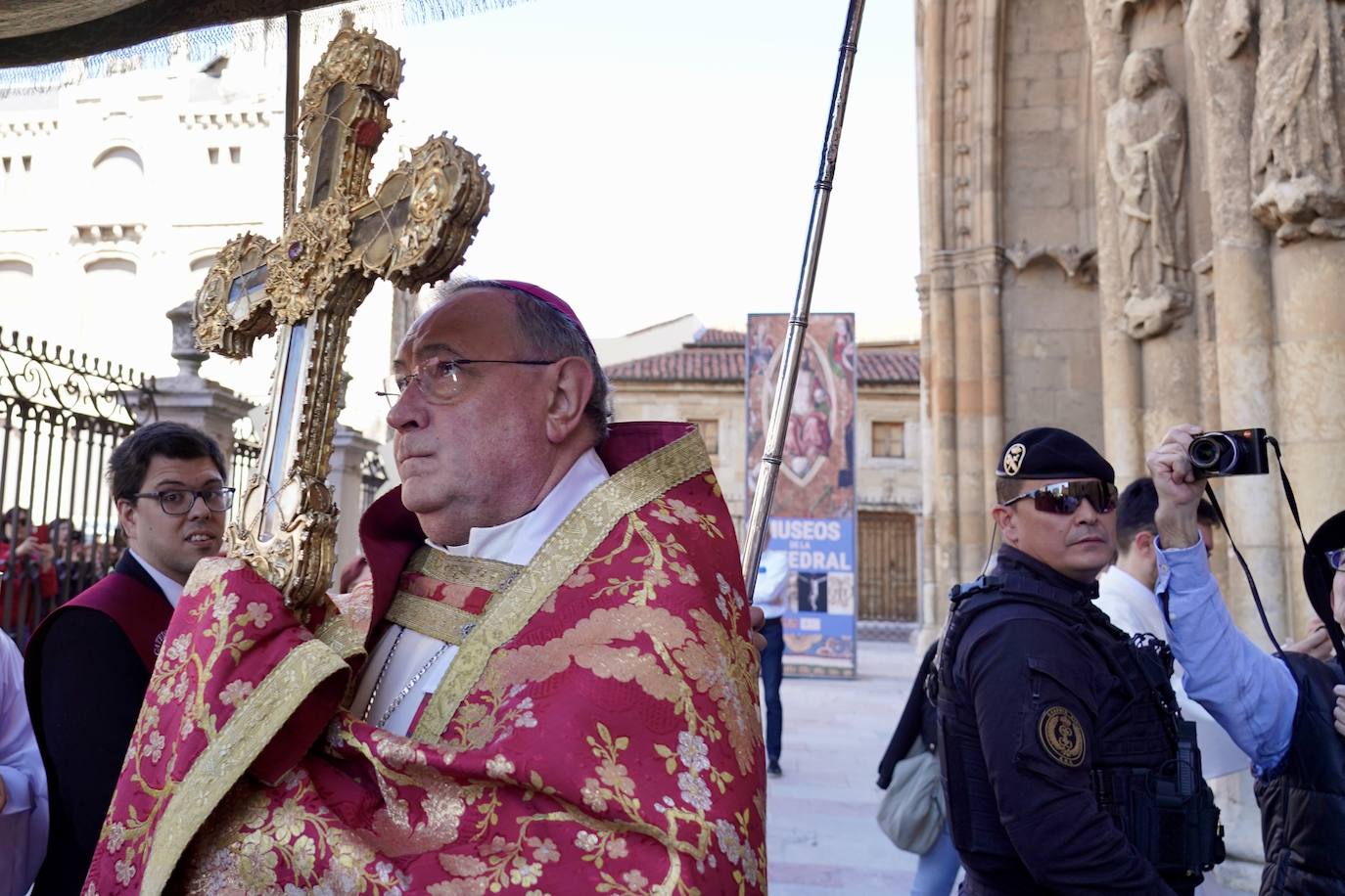 La Catedral de León recibe el &#039;Lignum crucis&#039;