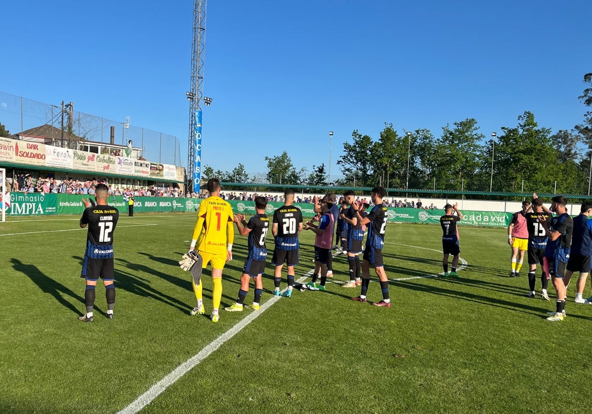 Los jugadores de la Deportiva agradecen el apoyo de los desplazados