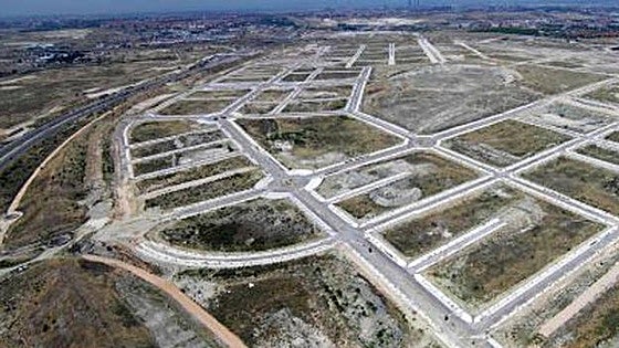 León rompe la tendencia y la compra de suelo urbano se expande