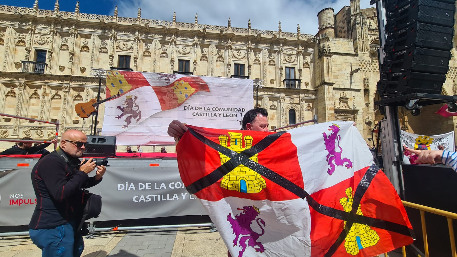 Altercados durante la fiesta del 23 de abril en León