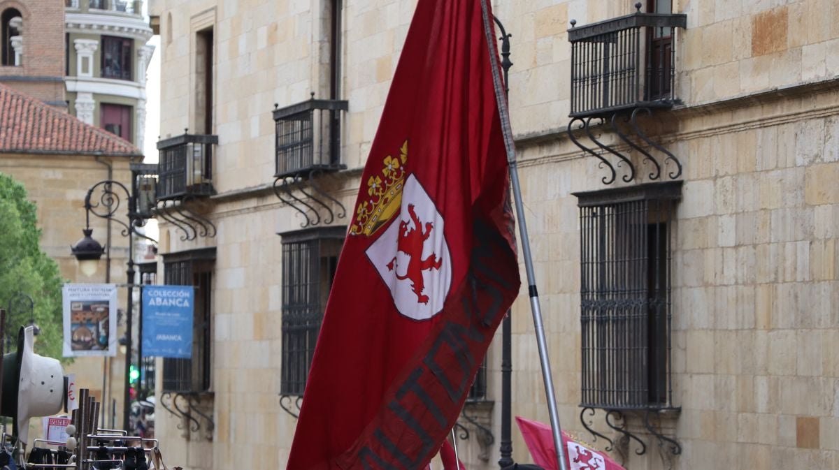 Homenaje a los Héroes Leoneses