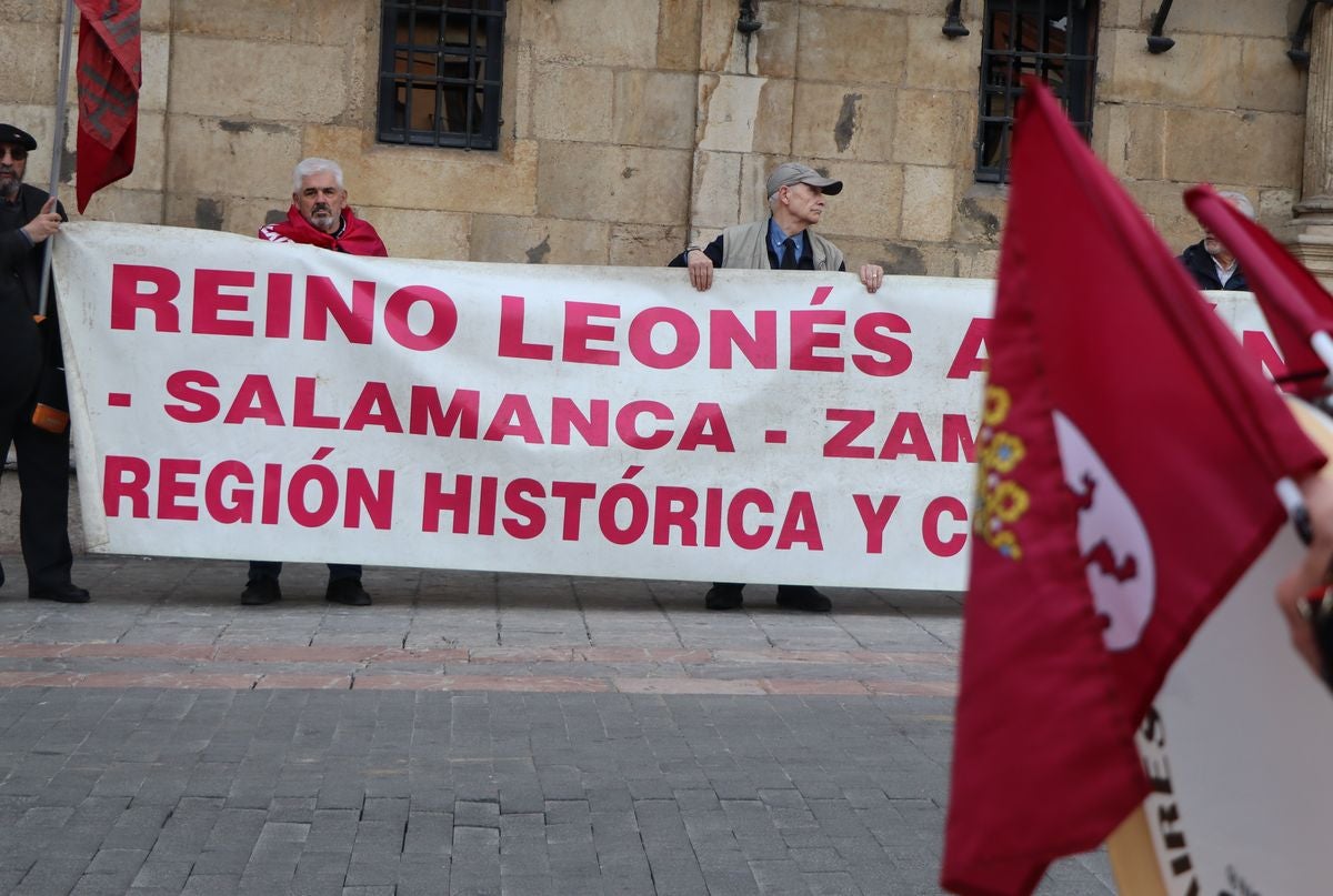 Homenaje a los Héroes Leoneses