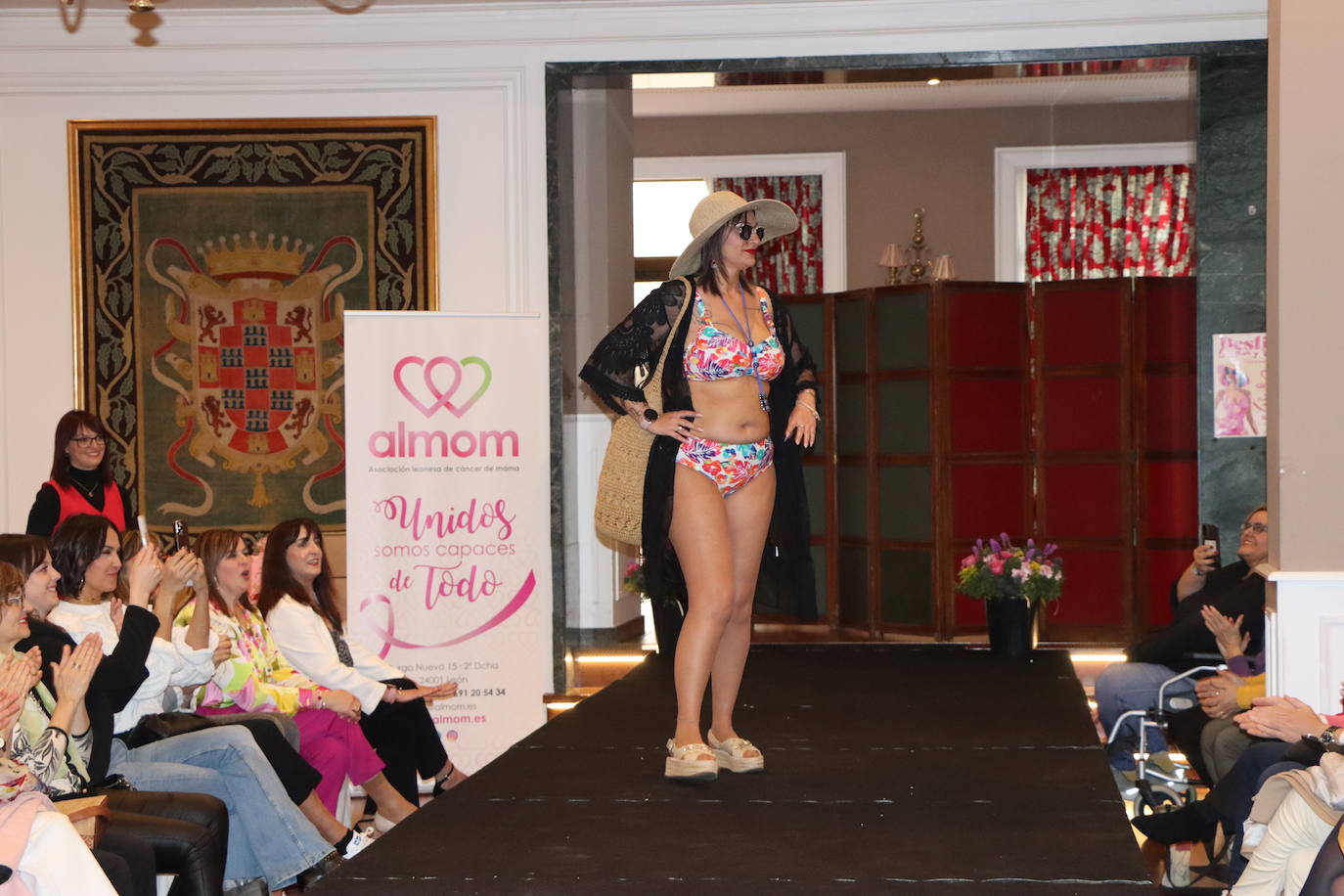 Desfile solidario de lencería y baño de Almom