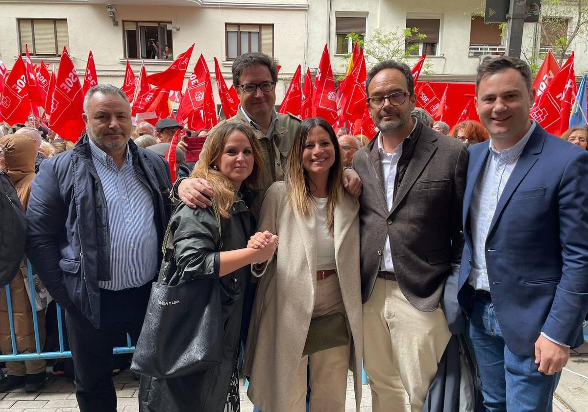 Imagen principal - Los socialistas leoneses piden a Pedro Sánchez que «no se rinda»